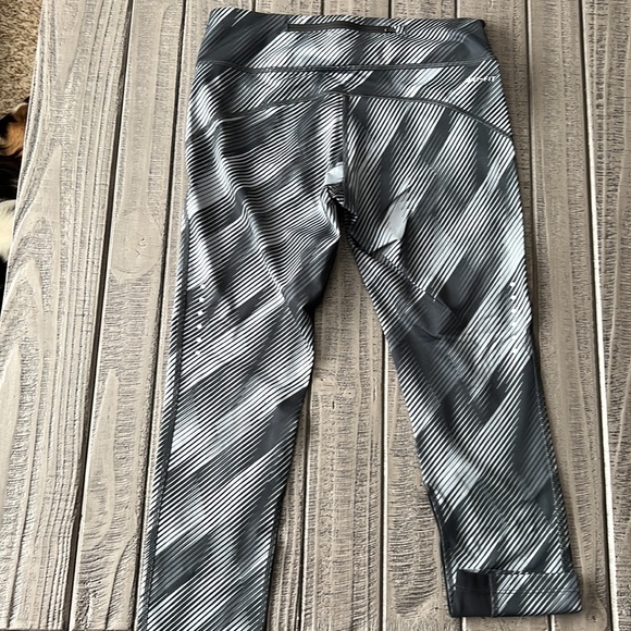 Nike compression reflective capri legging - Picture 5 of 8